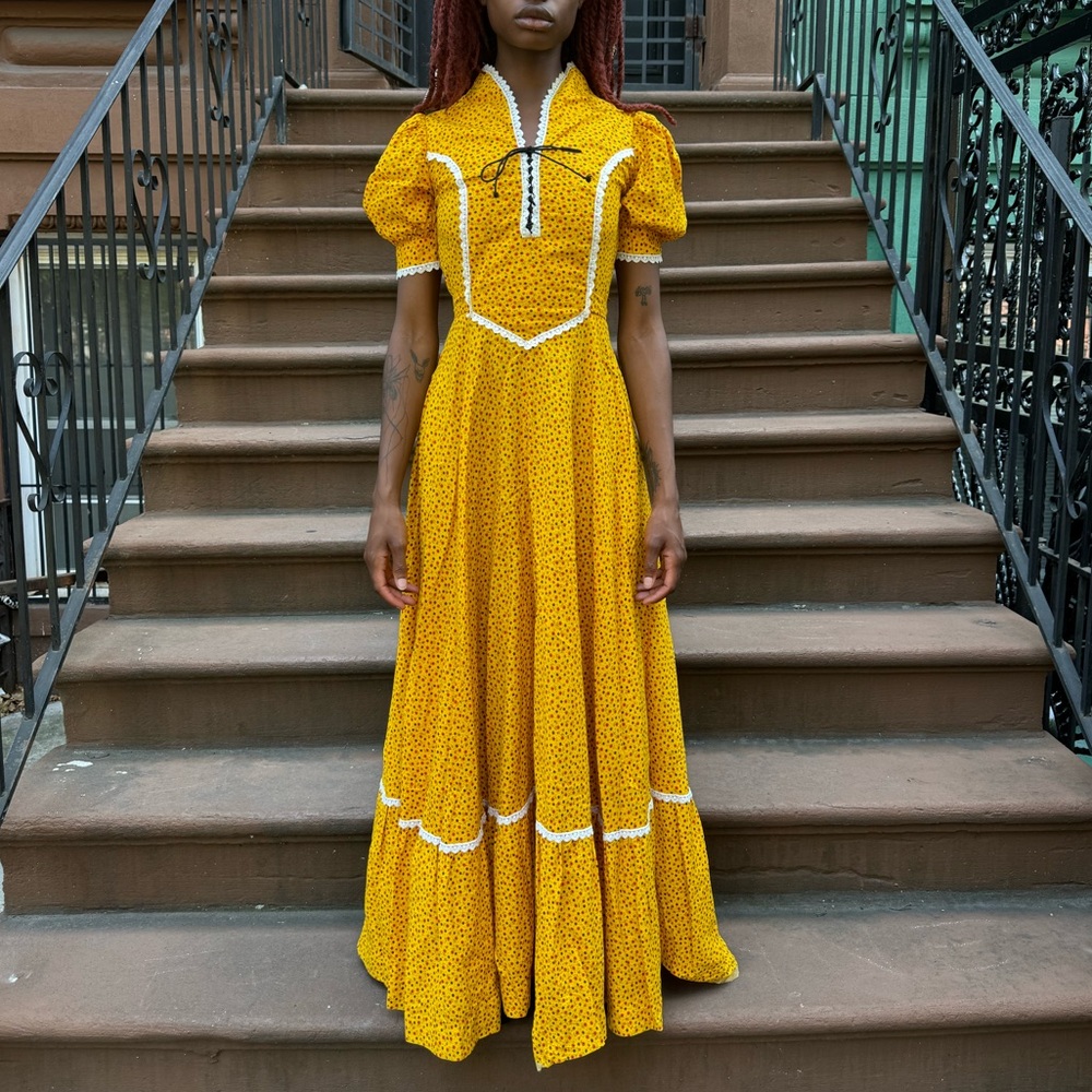 Vintage Gunne Sax Yellow Floral Dress with Lace Trim Size XS; price drop no tag